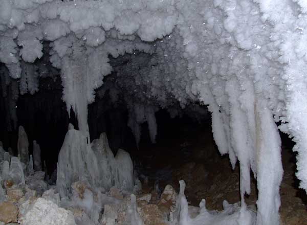 Хрустальная пещера зимой