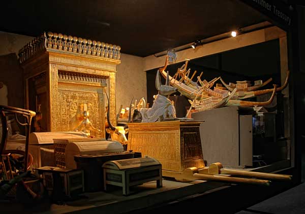 Экспонаты из гробницы Тутанхамона