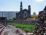 Площадь трех культур в археологическом парке. Мехико.