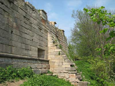Остатки крепостной стены Серпуховского кремля