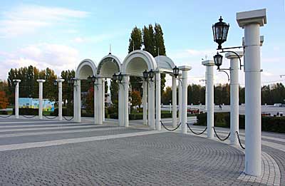 Белые арки Адмиралтейской площади