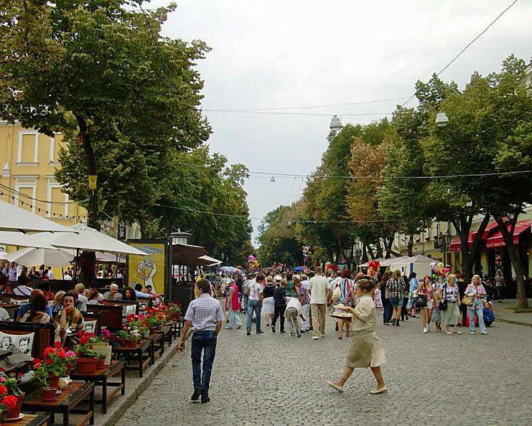 Население одесской. Дерибасовская улица в Одессе. Дерибасовская Кишинев. Одесса население 2022. Одесса население.