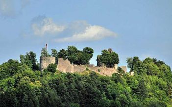 Средневековый замок Боденлауб на холме над Бад-Киссингеном