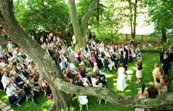 Почему стоит организовать летнюю свадьбу на природе